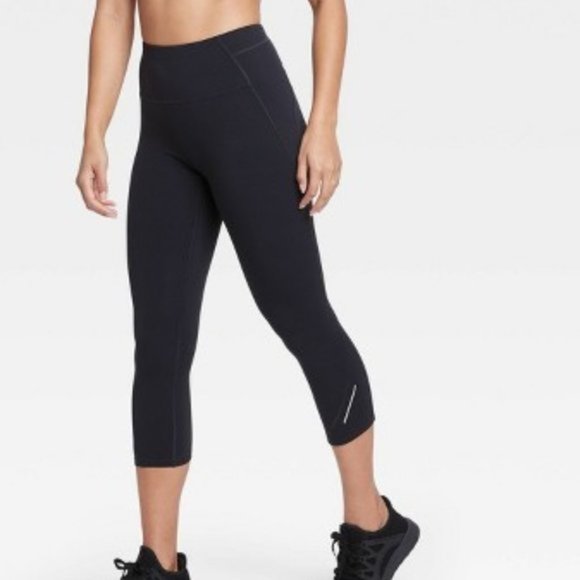 All in Motion High-Waist Run Capri Leggings Reflectors Pockets Black Small - Picture 1 of 4
